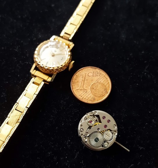 Montre et mouvement Lip R100 pièce 1 centime euros Or 18 carats comparaison